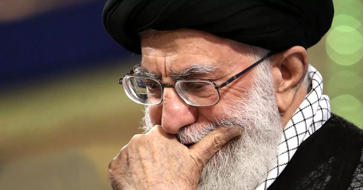 আয়াতুল্লাহ আলি খামেনি সম্পর্কে যা জানা প্রয়োজন