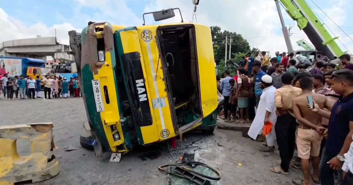 কুমিল্লায় সড়ক দুর্ঘটনায় এক পরিবারের ৪ জন নিহত