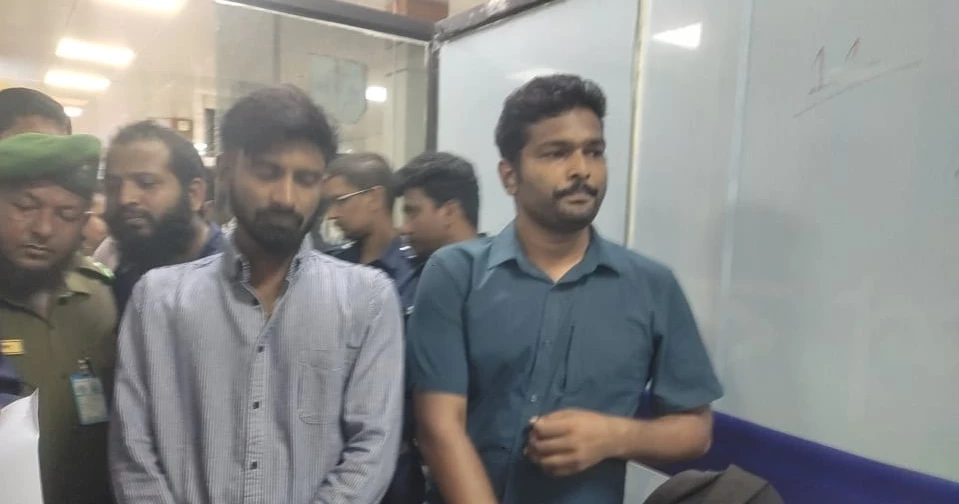 কক্সবাজার বিমানবন্দরে ক্রিকেট ব্যাটের ভেতরে ইয়াবা, আটক ২