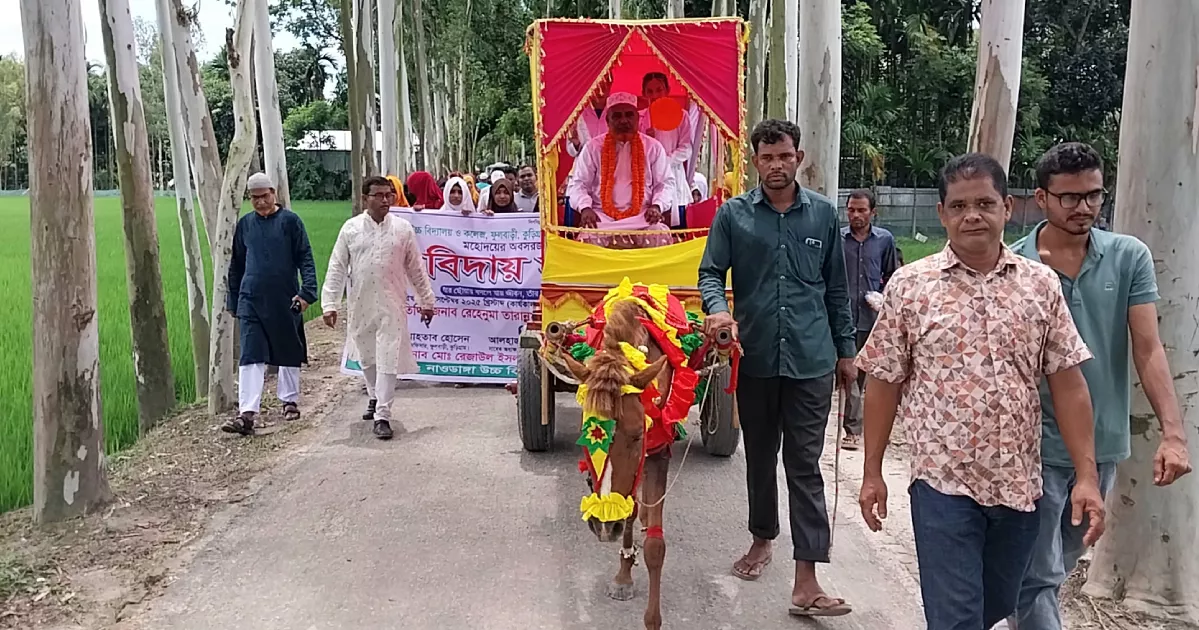 কুড়িগ্রামে ঘোড়ার গাড়িতে রাজকীয় বিদায় সংবর্ধনা পেলেন শিক্ষক