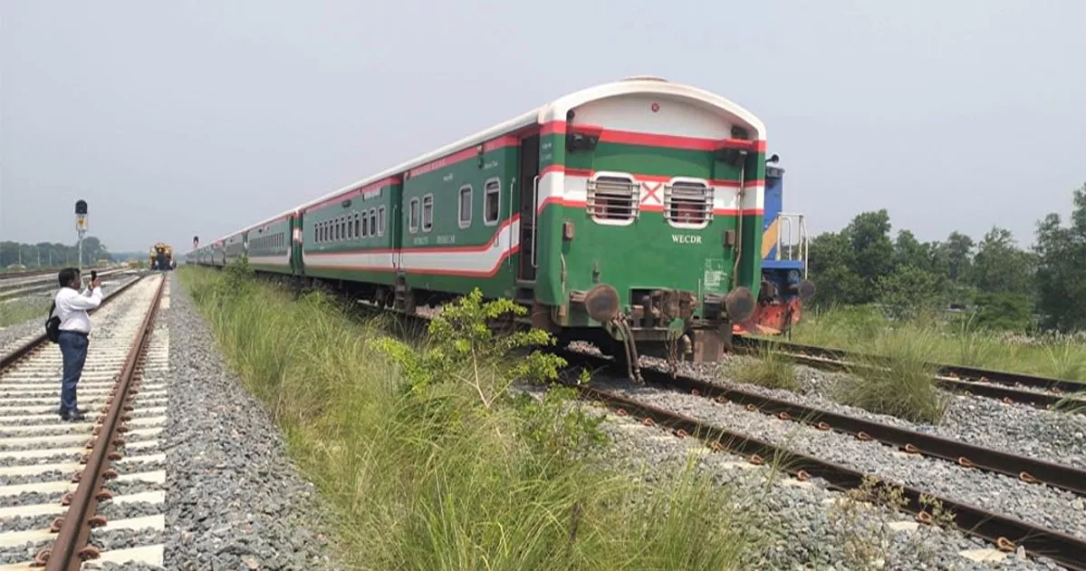১৫ ঘণ্টা পর ঢাকা থেকে দক্ষিণাঞ্চলের ট্রেন চলাচল স্বাভাবিক