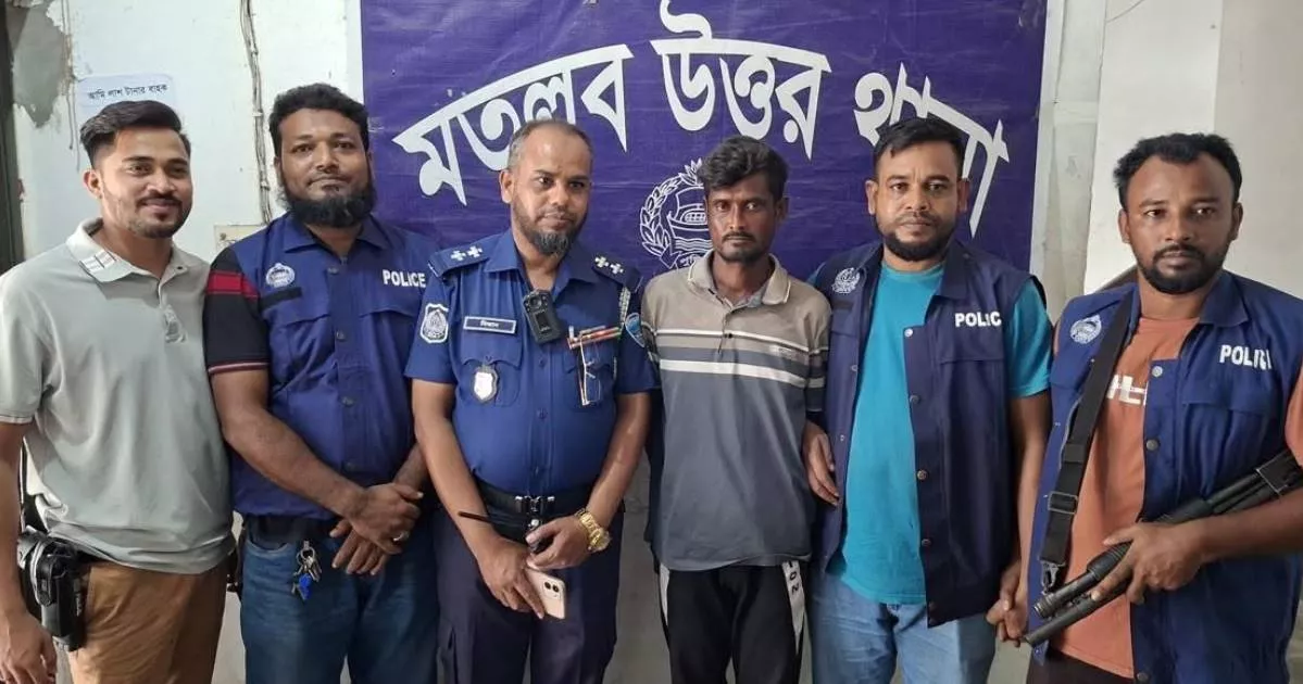 চাঁদপুরে অস্ত্রসহ যুবক আটক