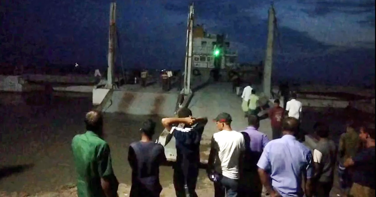 পাটুরিয়ার অস্থায়ী লঞ্চঘাটও ক্ষতিগ্রস্ত, আবারও লঞ্চ লাচল বন্ধ