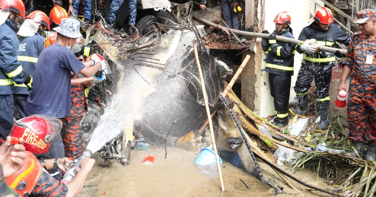 উত্তরায় বিমান বিধ্বস্তের ঘটনায় পাইলটসহ নিহত ২০, আহত ১৭১: আইএসপিআর