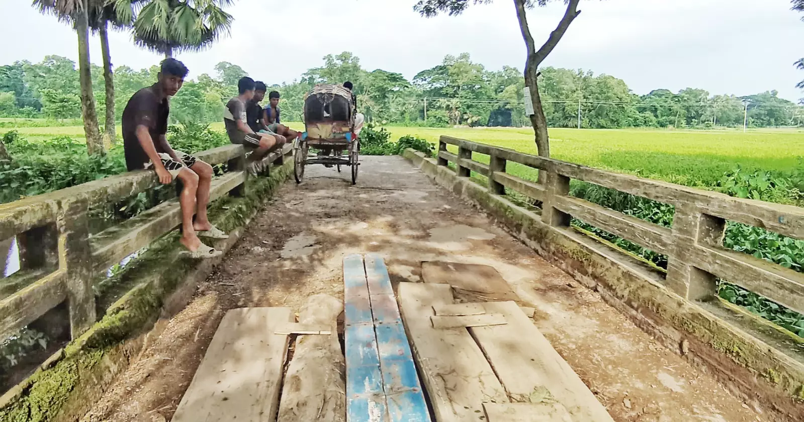 দেবিদ্বারে সেতু ভাঙা, কাঠের পাটাতন বিছিয়ে ৭ গ্রামের চলাচল