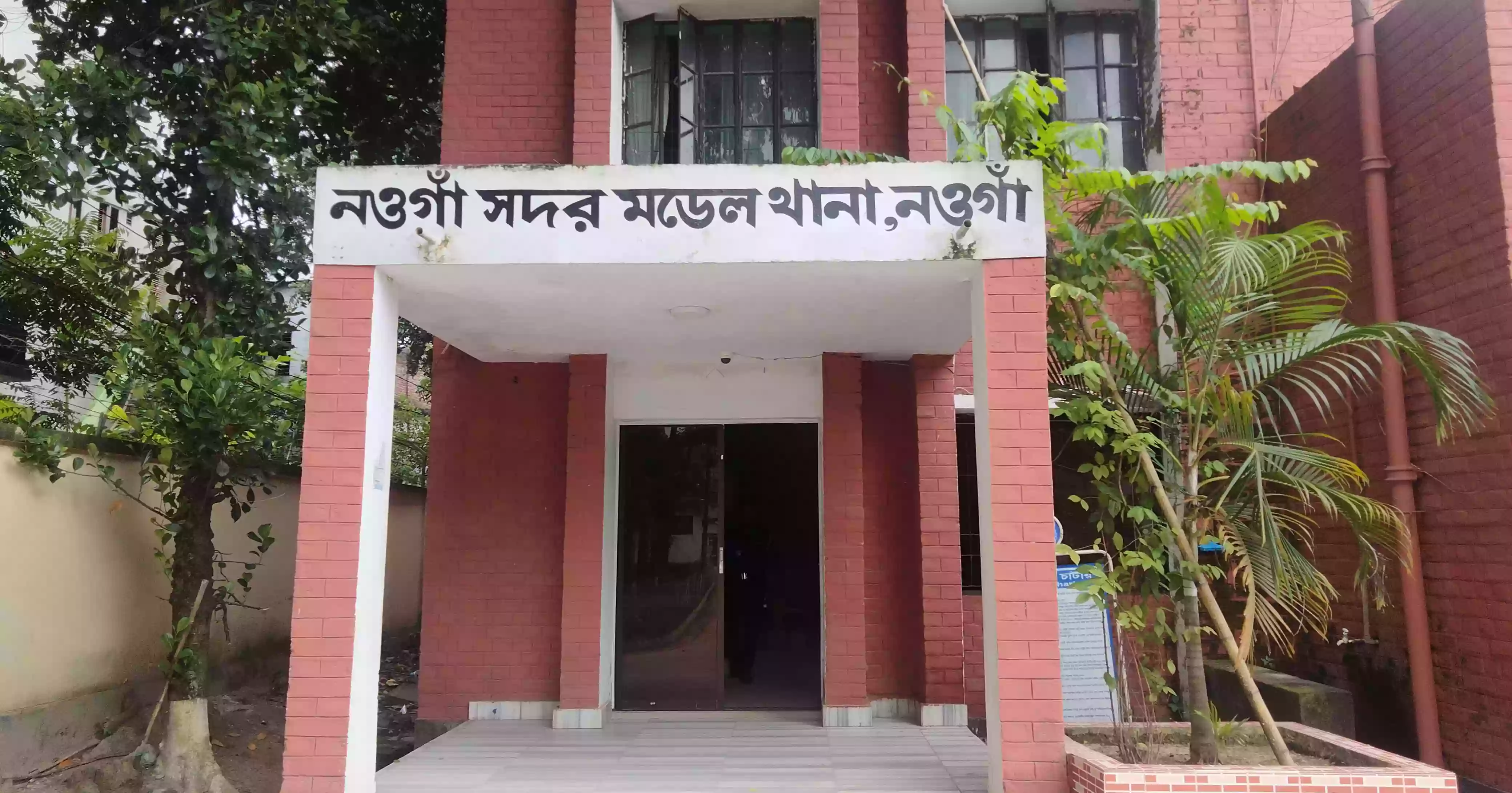 নওগাঁয় স্ত্রীর হাত কেটে ফেলার পর গণপিটুনিতে স্বামী নিহত