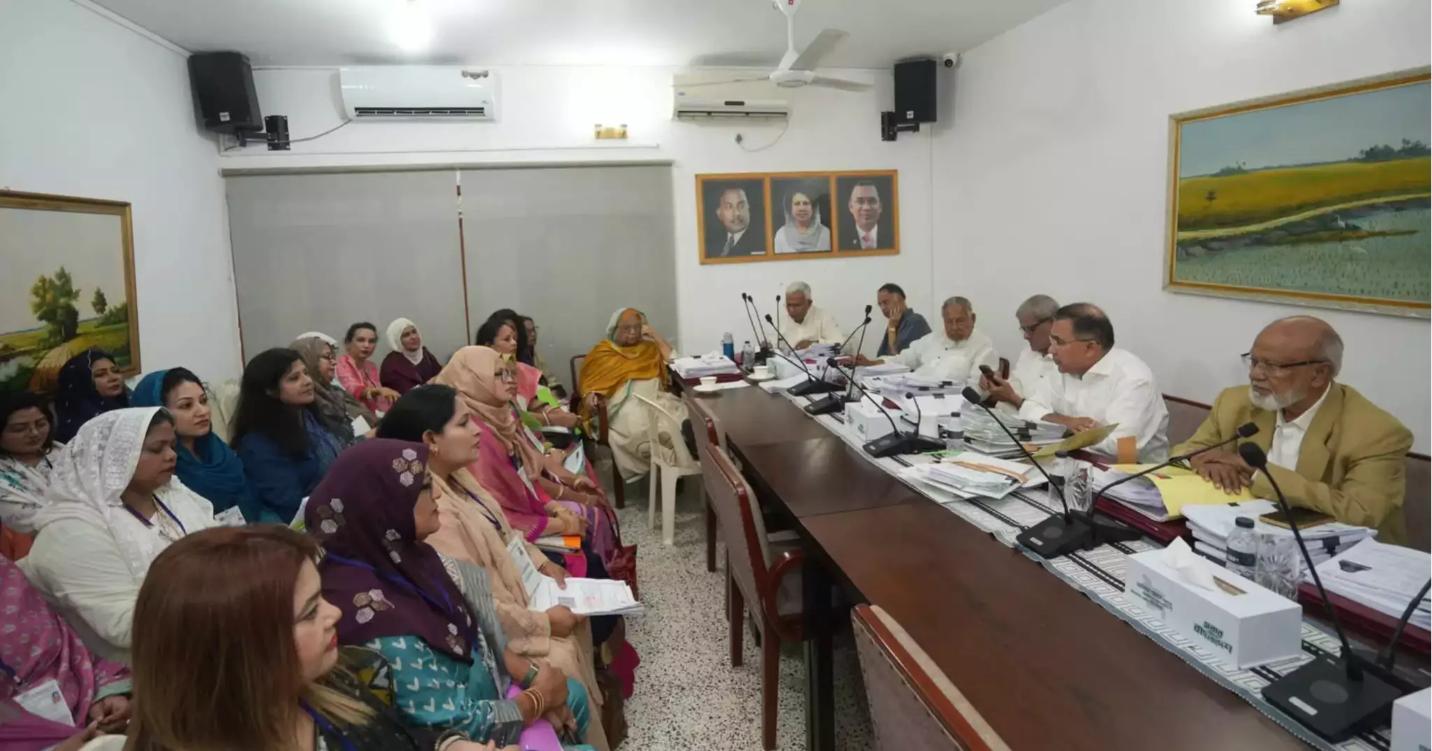 রাত ৩টা পর্যন্ত দলীয় কার্যালয়ে কাজ করলেন প্রধানমন্ত্রী