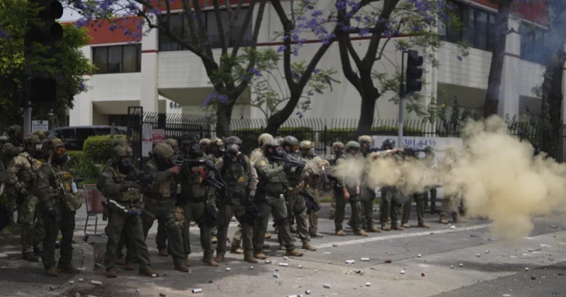 লস অ্যাঞ্জেলেসে বিক্ষোভ দমনে ২ হাজার সেনা মোতায়েন ট্রাম্পের