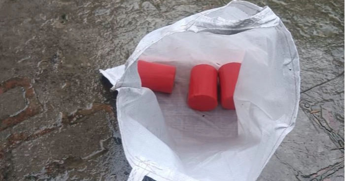 শার্শায় গোয়ালঘর থেকে ৩টি ককটেল উদ্ধার