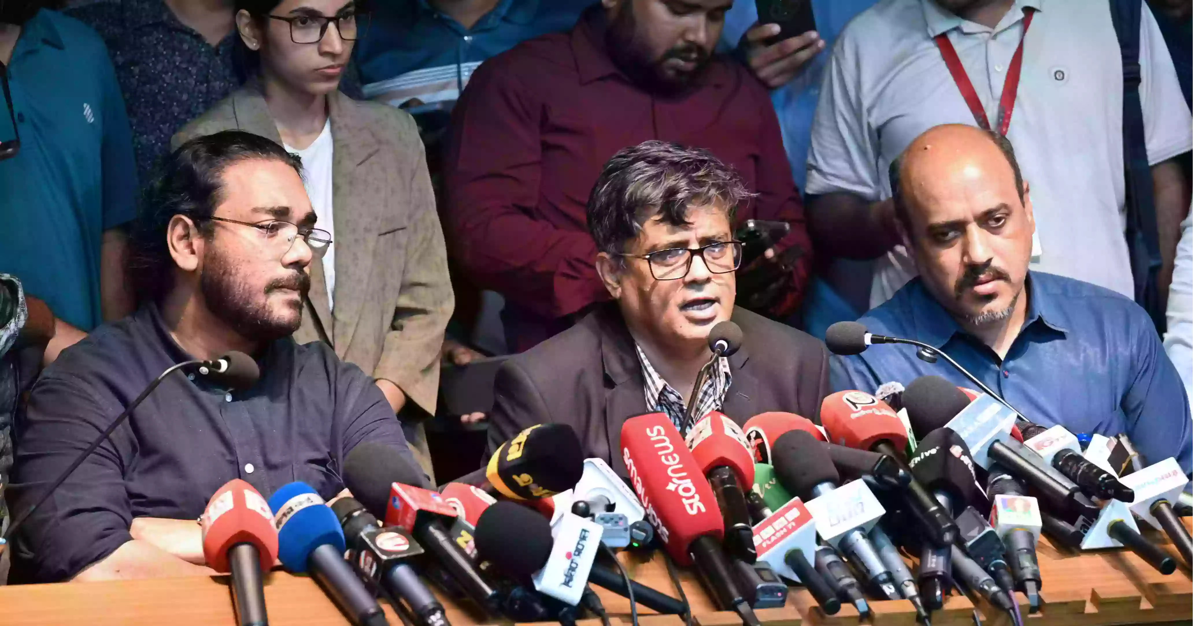 ডিসেম্বর থেকে জুনের মধ্যে নির্বাচন অনুষ্ঠানে অনড় প্রধান উপদেষ্টা