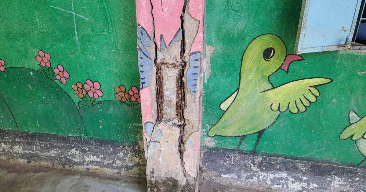 ফেনীতে সংস্কার হয়নি ২৮৪ প্রাথমিক বিদ্যালয়, ঝুঁকিপূর্ণ ভবনে চলছে পাঠদান