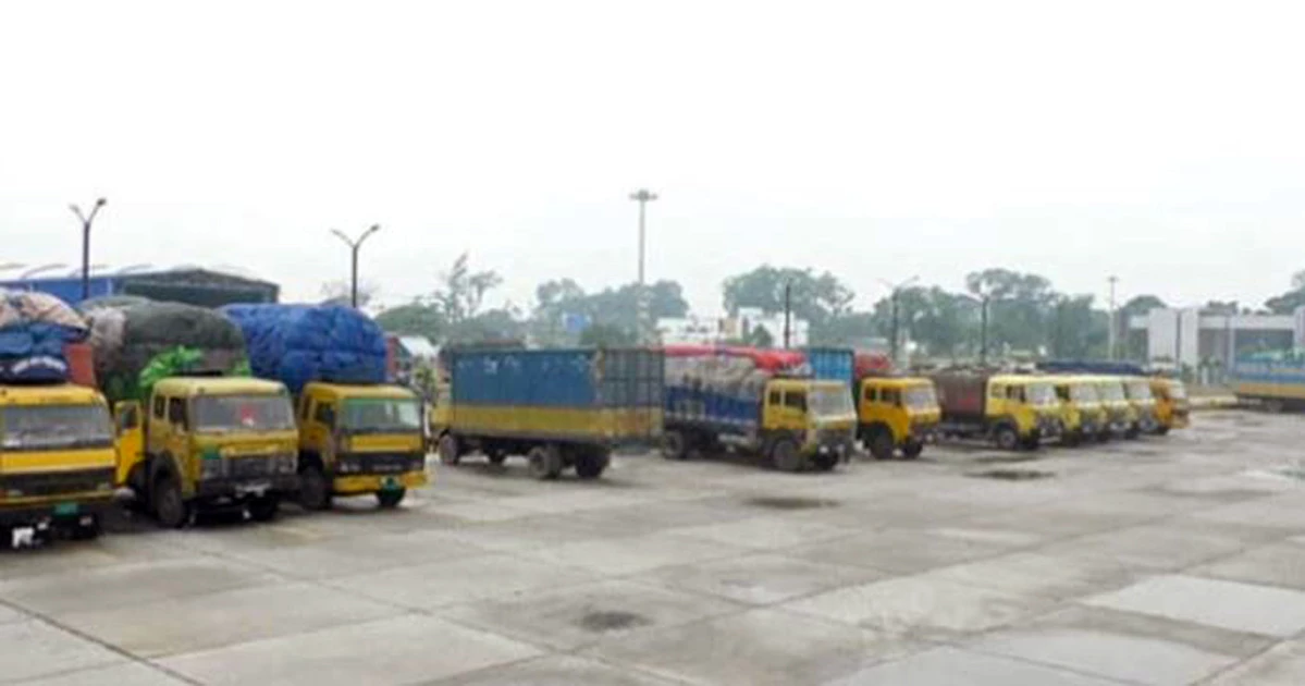 বেনাপোলে দুই মাস আটকে ১৫০ সুপারির ট্রাক, প্রতিদিন লোকসান ৩ লাখ টাকা