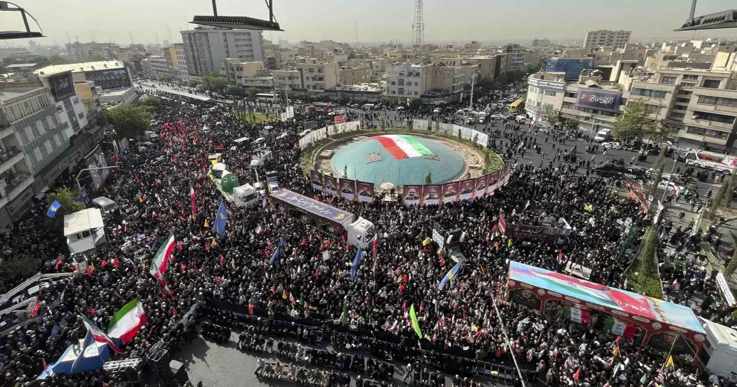 ইরানে ইসরায়েলি হামলায় নিহতদের রাষ্ট্রীয় শেষকৃত্যানুষ্ঠান শুরু