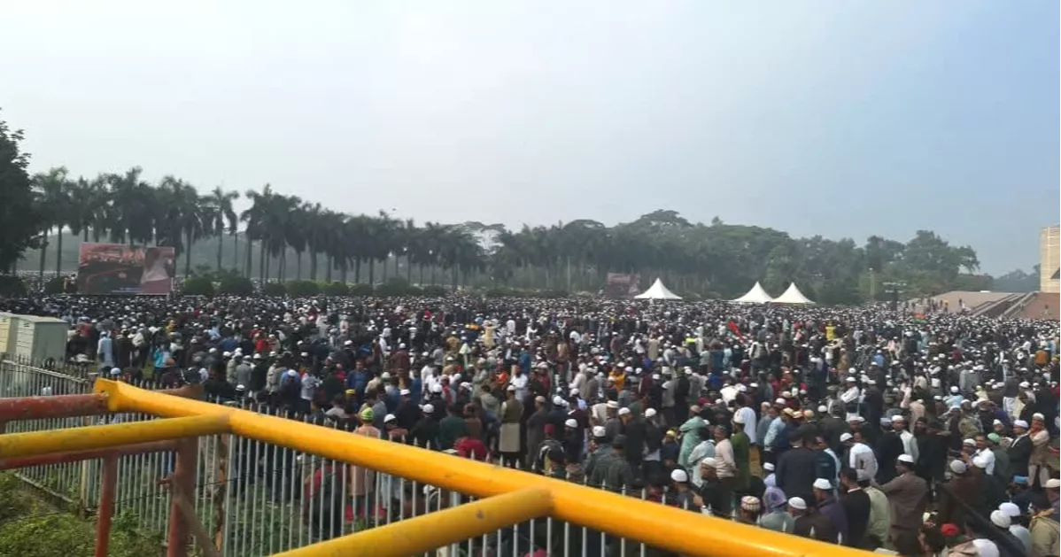 খালেদার জানাজা অনুষ্ঠিত, অশ্রু ও ভালোবাসায় শেষ বিদায় জানাল লাখো মানুষ