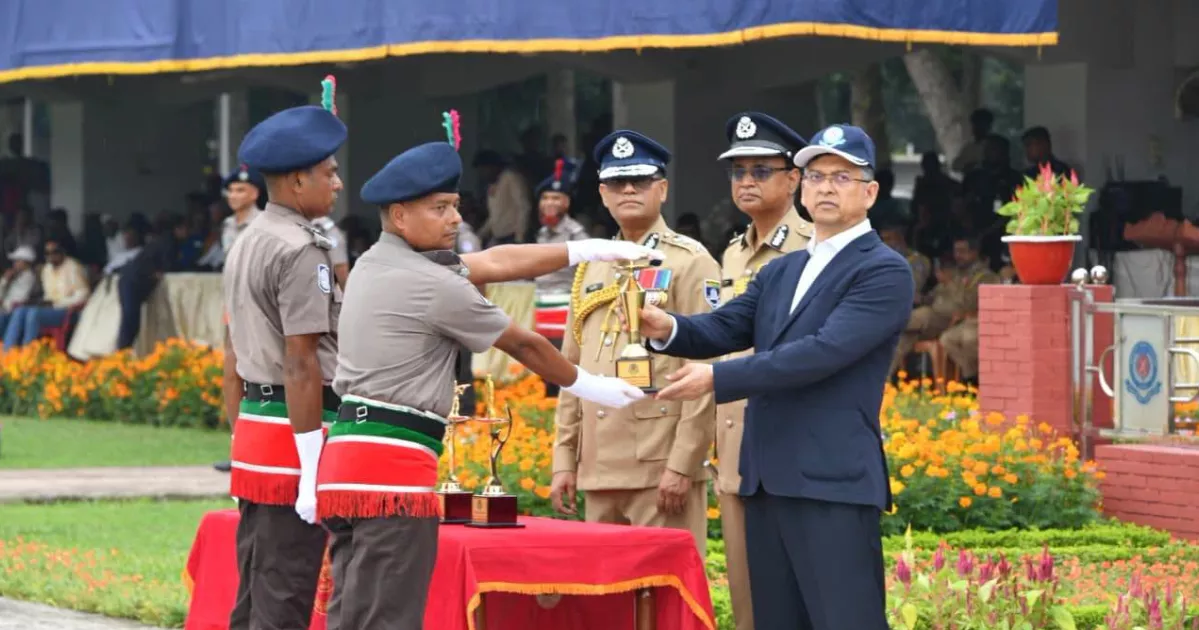 পেশাদারত্ব ও নিরপেক্ষতায় পুলিশকে সেবার আহ্বান স্বরাষ্ট্রমন্ত্রীর