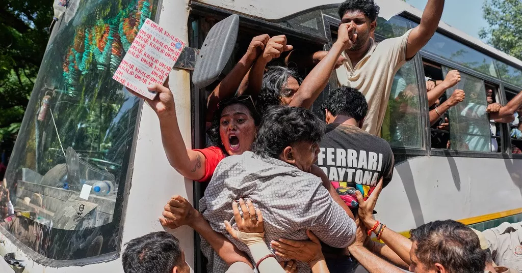 ভারতের প্রধান নির্বাচন কমিশনারের পদত্যাগ দাবিতে আন্দোলনে ককরোচ জনতা পার্টি