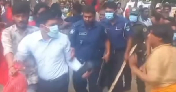 মাজারে প্রশাসনের মাদকবিরোধী অভিযান, রুখে দিলেন ভক্তরা