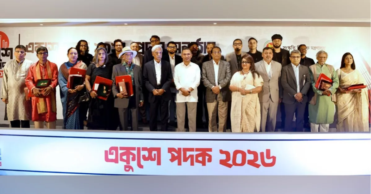 গুণীজনদের হাতে একুশে পদক তুলে দিলেন প্রধানমন্ত্রী