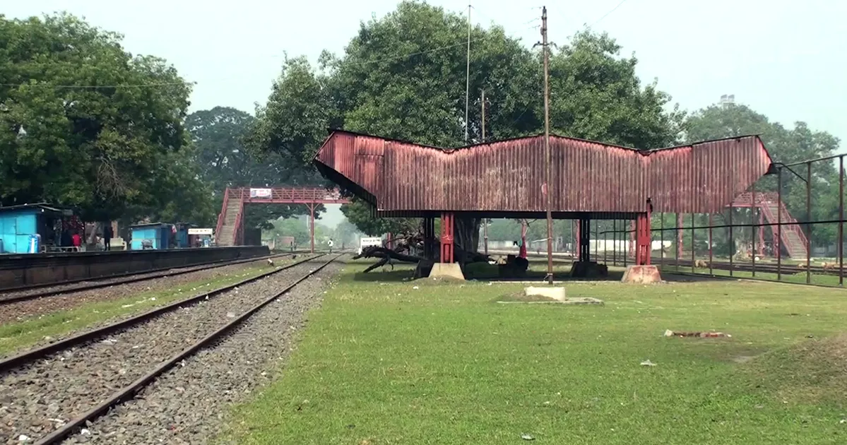 রেলওয়ের অবহেলায় ধুঁকছে আমনুরা জংশন, যাত্রী দুর্ভোগ চরমে