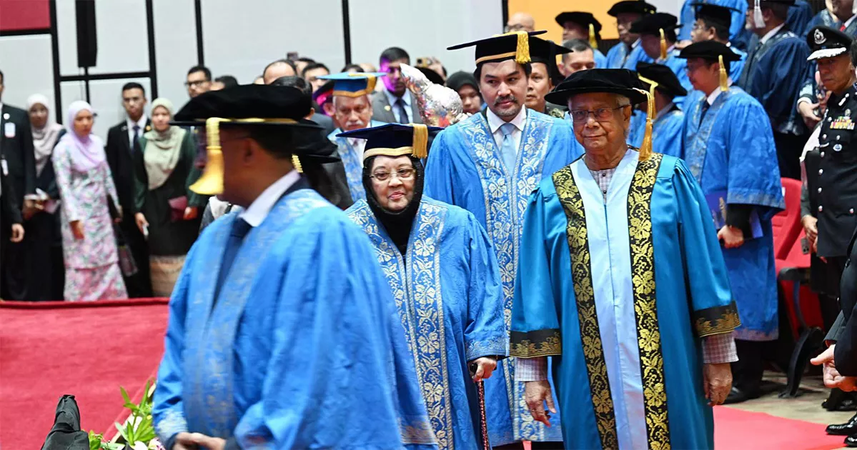 সামাজিক ব্যবসায়ের পথিকৃত হিসেবে ইউকেএম থেকে সম্মানসূচক ডক্টরেট ডিগ্রি পেলেন অধ্যাপক ইউনূস