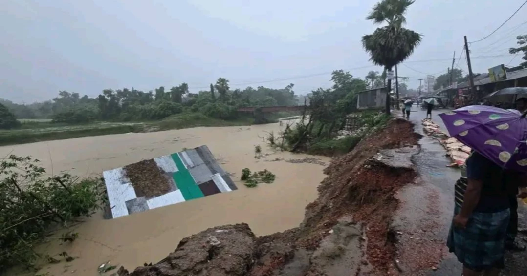 ফেনীতে বন্যা নিয়ন্ত্রণ বাঁধের ১৪ স্থানে ভাঙন, ৩০ গ্রাম প্লাবিত