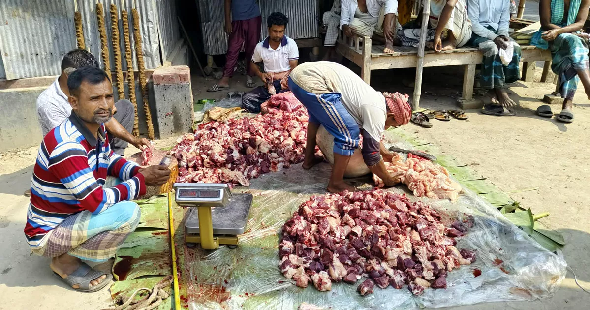 কুমারখালীর ‘মাংস সমিতি’ বদলে দিচ্ছে নিম্ন আয়ের মানুষের ঈদের আনন্দ