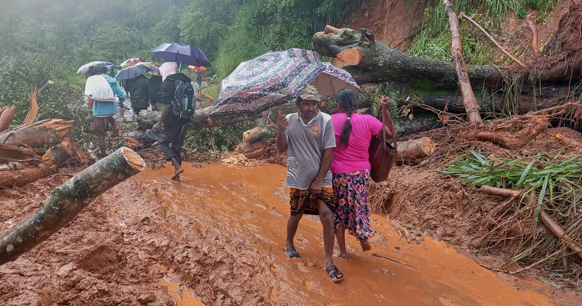 শ্রীলঙ্কায় বন্যা ও ভূমিধসে নিহত বেড়ে ১৩২, এখনও নিখোঁজ ১৭৬