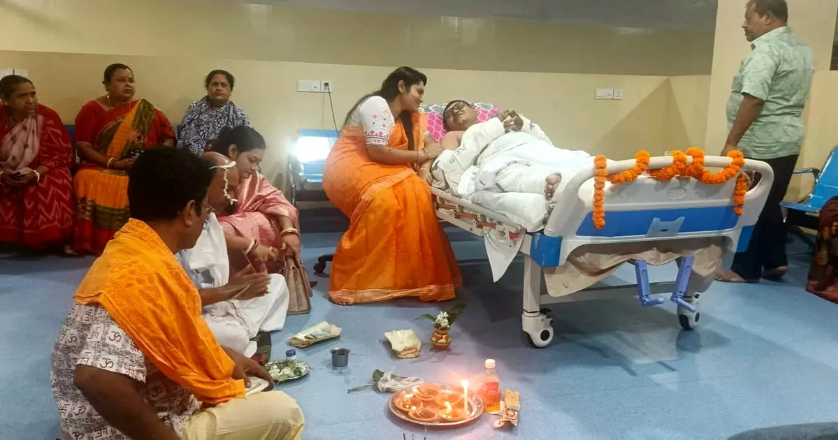 লগ্নভ্রষ্ট হওয়ার ভয়ে হাসপাতালের বেডেই বিয়ে!