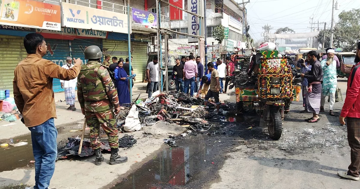 মুন্সীগঞ্জে জমি নিয়ে বিরোধের জেরে হামলায় নিহত ১, সড়ক অবরোধ