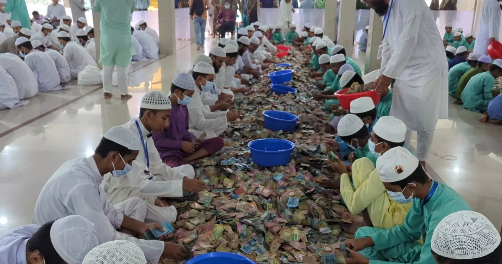 পাগলা মসজিদের দানবাক্সে এবার ৩২ বস্তা টাকা, চলছে গণনা