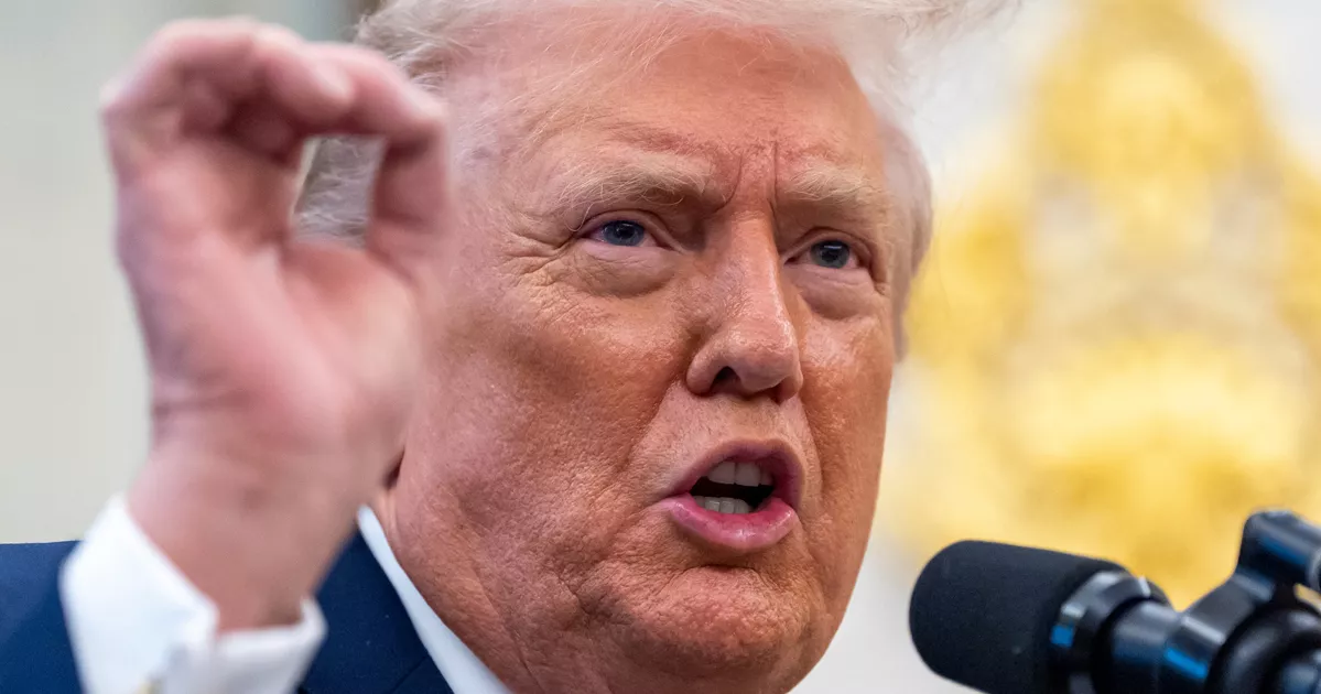 ভেনিজুয়েলার নিষেধাজ্ঞাভুক্ত তেলবাহী জাহাজের ওপর ট্রাম্পের ‘সর্বাত্মক অবরোধ’ ঘোষণা