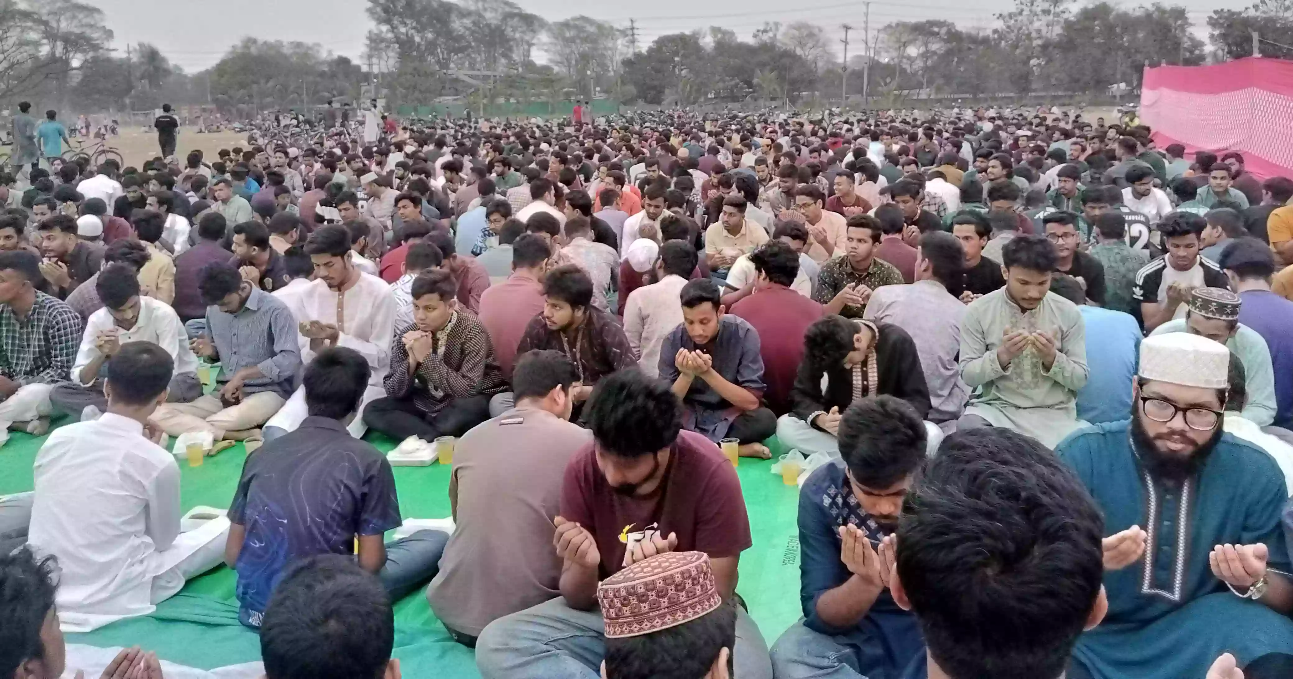 সৌহার্দ্য সম্প্রীতির মেলবন্ধনে জাবিতে গণ-ইফতার ও দোয়া মাহফিল অনুষ্ঠিত