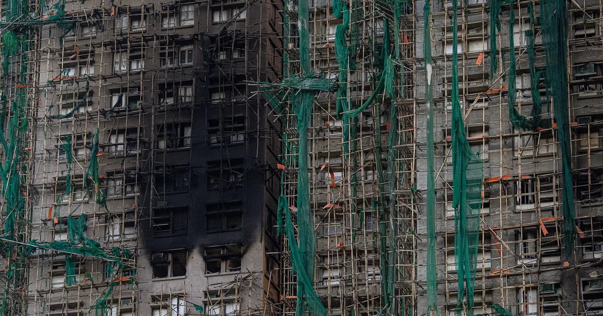 হংকংয়ে ভবনের অগ্নিকাণ্ডে নিহত বেড়ে ১২৮, গ্রেপ্তার আরও ৮