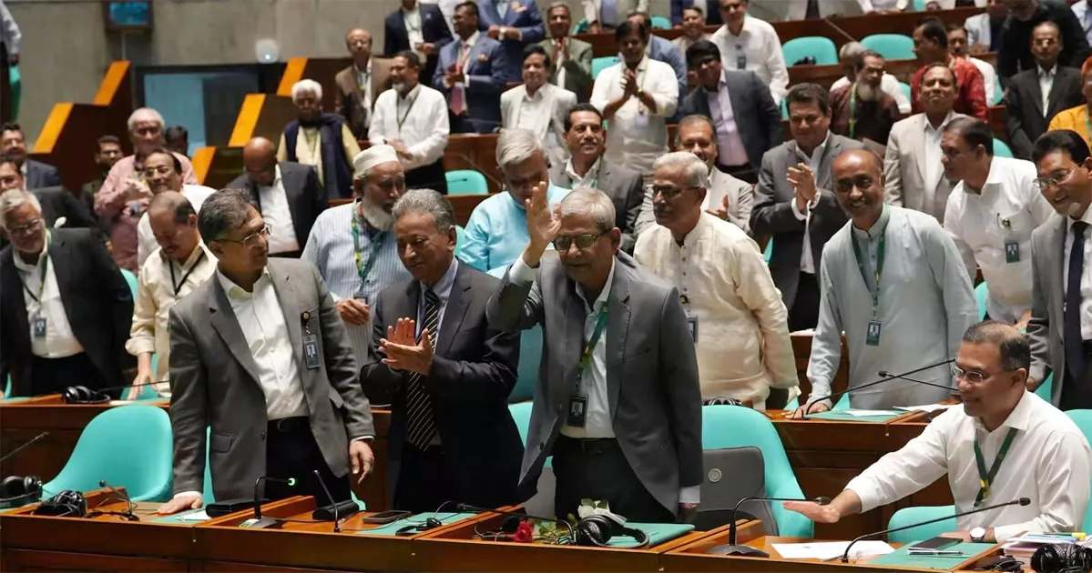 নবনির্বাচিত রাষ্ট্রপতিকে প্রধানমন্ত্রীর লাল গোলাপ শুভেচ্ছা