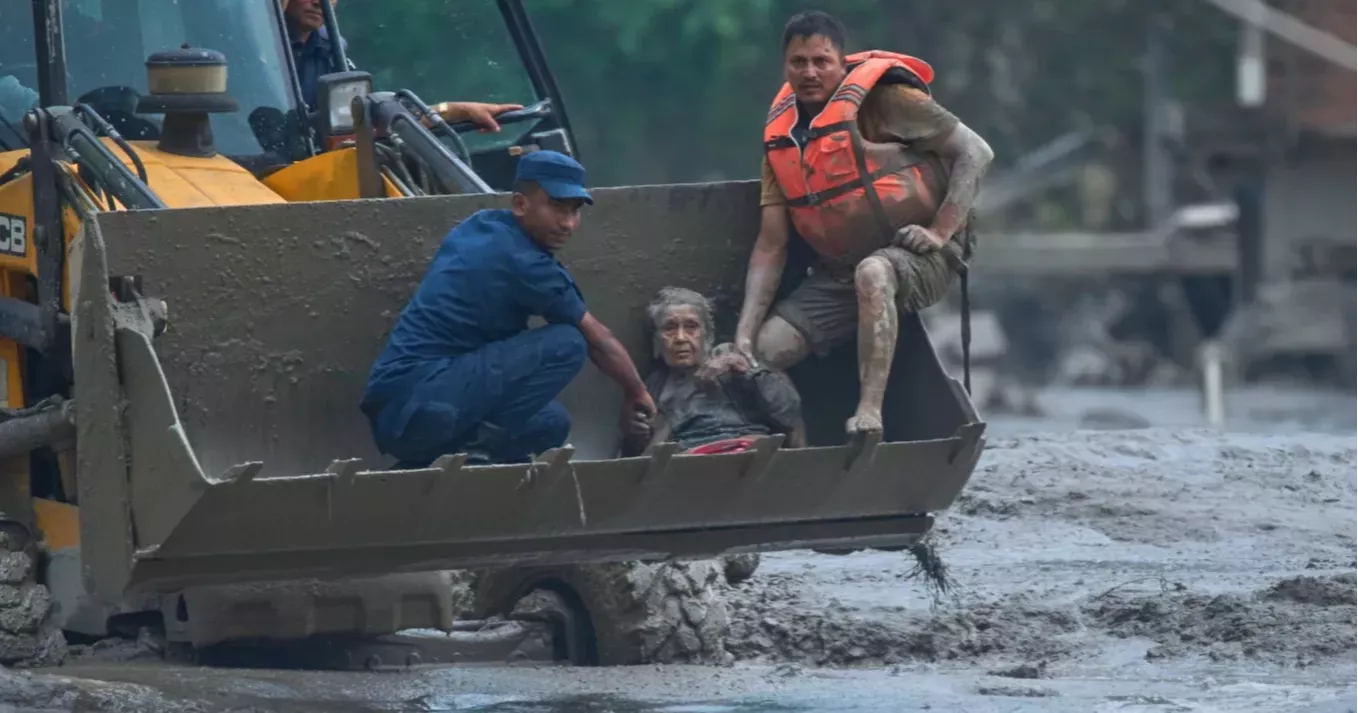 নেপালে আকস্মিক বন্যায় নিহত বেড়ে ১৬৫, নিখোঁজ প্রায় দেড় হাজার