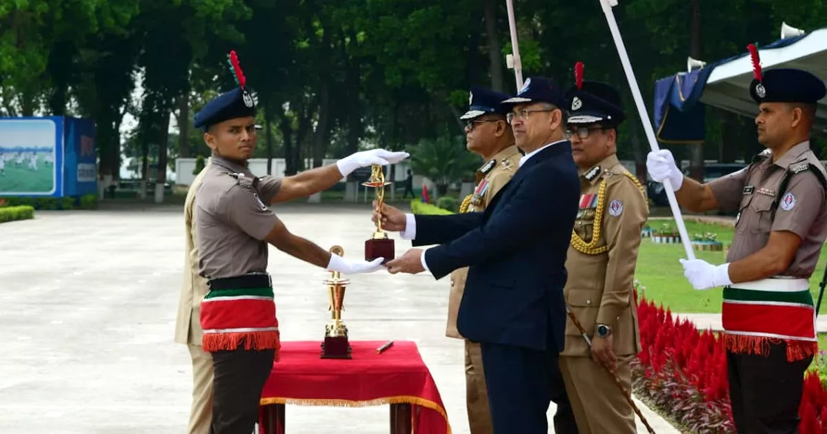 নতুন বাংলাদেশে পুলিশকে রাজনৈতিক হস্তক্ষেপমুক্ত রাখা হবে: স্বরাষ্ট্রমন্ত্রী