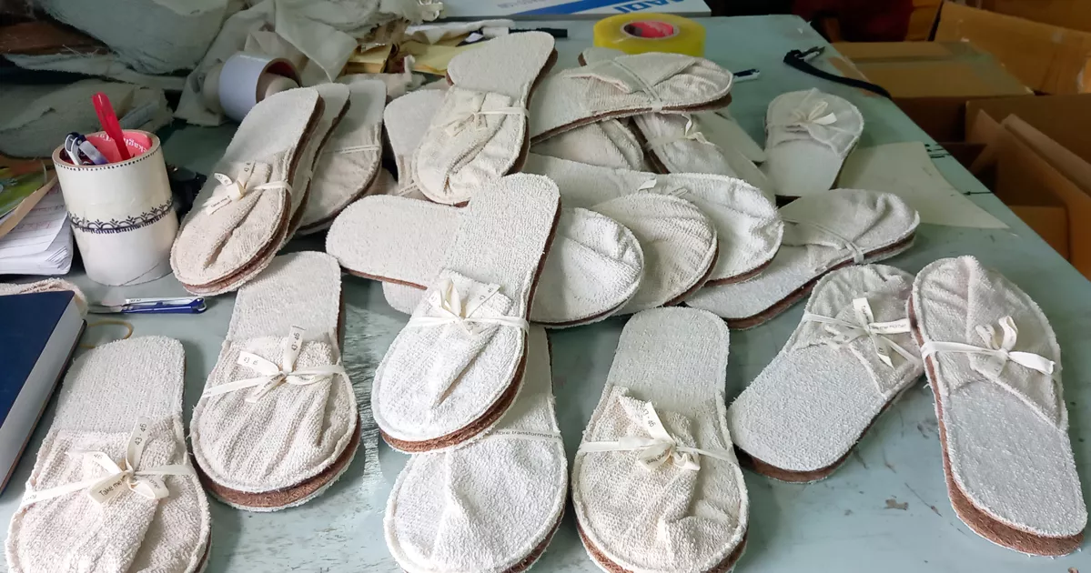 ইউরোপে ছড়িয়ে পড়ছে বাগেরহাটের নারীদের হাতে তৈরি পাখির বাসা, খেলনা