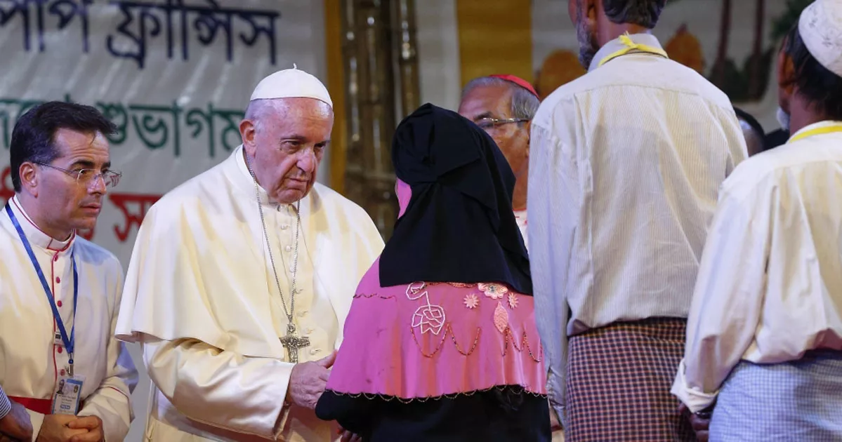 ব্যর্থ প্রেমিক থেকে যেভাবে পোপ ফ্রান্সিস হয়ে ওঠেন হোর্গে বারগোগ্লিও