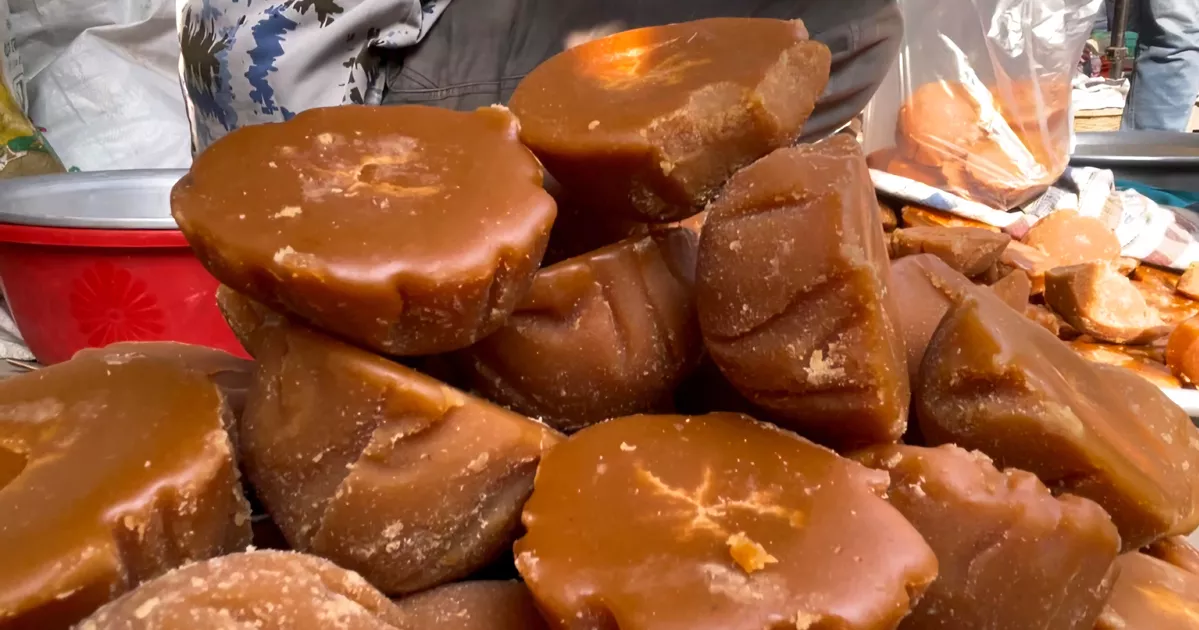 সুবাস ছড়াচ্ছে চুয়াডাঙ্গার ঐতিহ্যবাহী সরোজগঞ্জ গুড়ের হাট