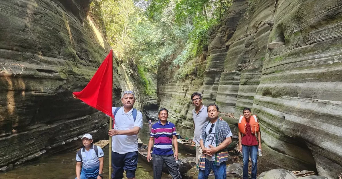 ঈদের তৃতীয় দিনেও বান্দরবানে পর্যটকদের ভিড়