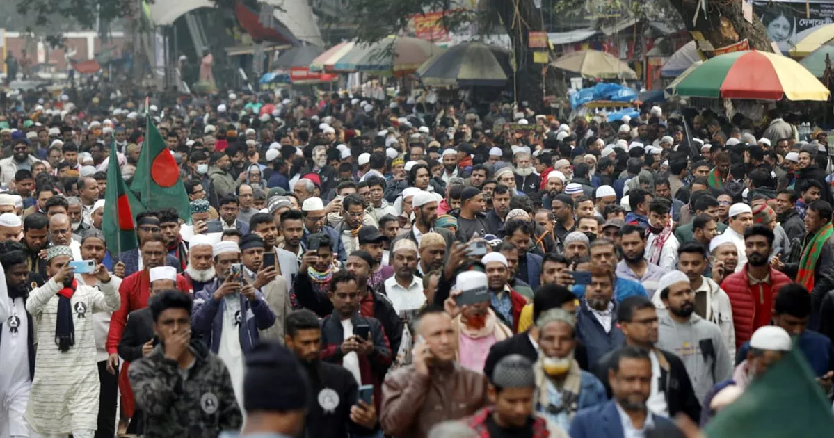 খালেদা জিয়াকে শেষ বিদায় জানাতে মানুষের ঢল