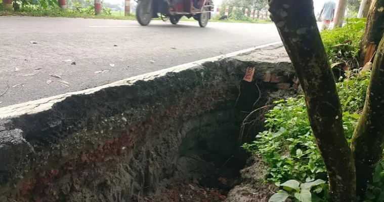 তিস্তায় পানি কমে বাড়ছে ভাঙন, পানিবন্দি অন্তত ২০ হাজার পরিবার