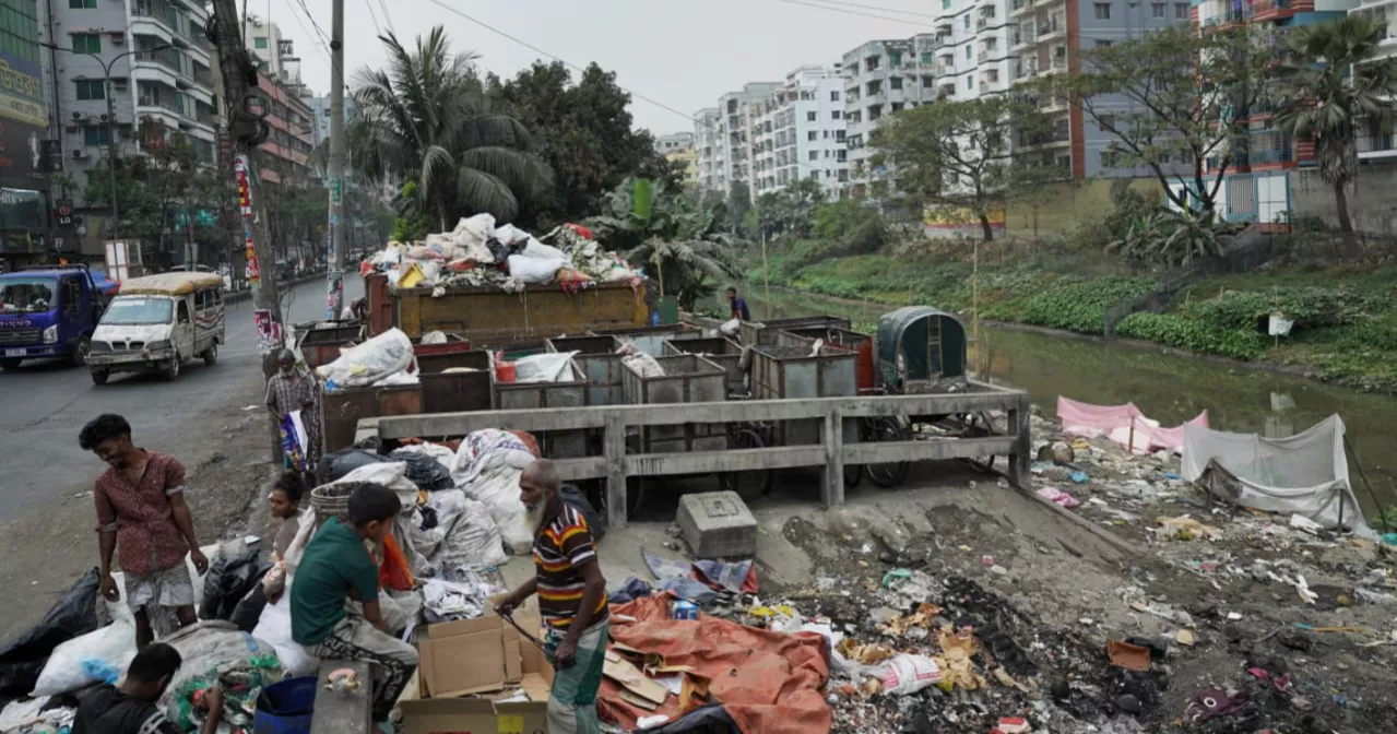 একসময়ের প্রমত্তা নড়াই নদী এখন শুধুই ময়লার ভাগাড়