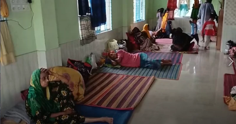 ভারী বর্ষণ: সাজেকে আটকা পড়েছে ৫ শতাধিক পর্যটক, রাঙ্গামাটির আশ্রয়কেন্দ্রগুলোতে ছুটছে মানুষ