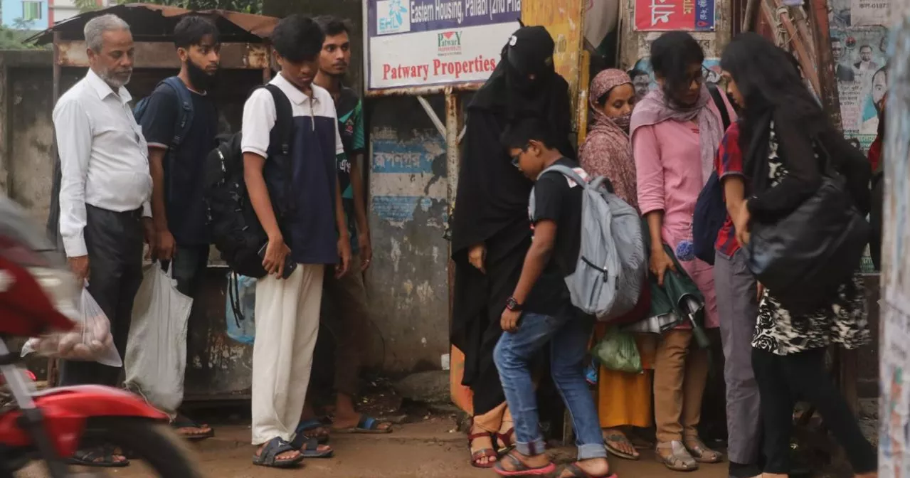 স্বস্তির বৃষ্টিতে অস্বস্তিতে নগরবাসী