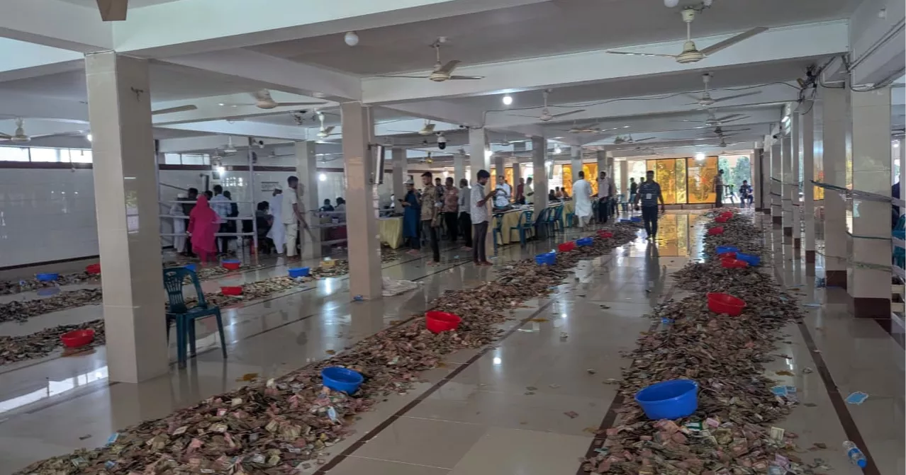 পাগলা মসজিদের দানবাক্সে মিলল রেকর্ড ৪৩ বস্তা টাকা, চলছে গণনা