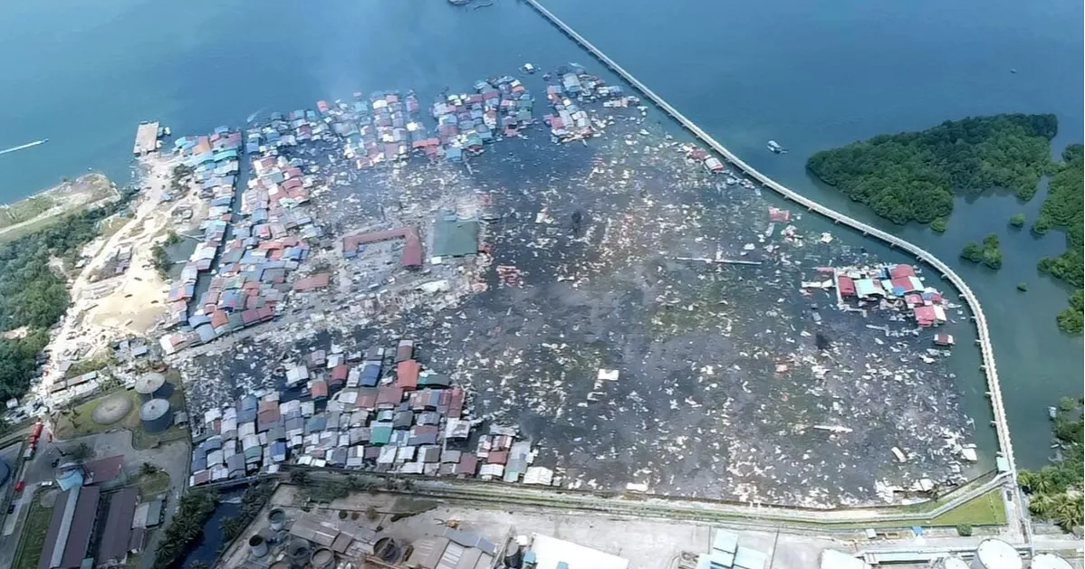 মালয়েশিয়ায় ভয়াবহ অগ্নিকাণ্ড, ১ হাজার বাড়ি ভস্মীভূত