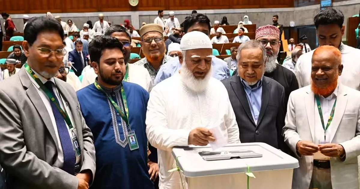রাষ্ট্রপতি নির্বাচন: মির্জা ফখরুলের সঙ্গে ভোট দিলেন প্রধানমন্ত্রী