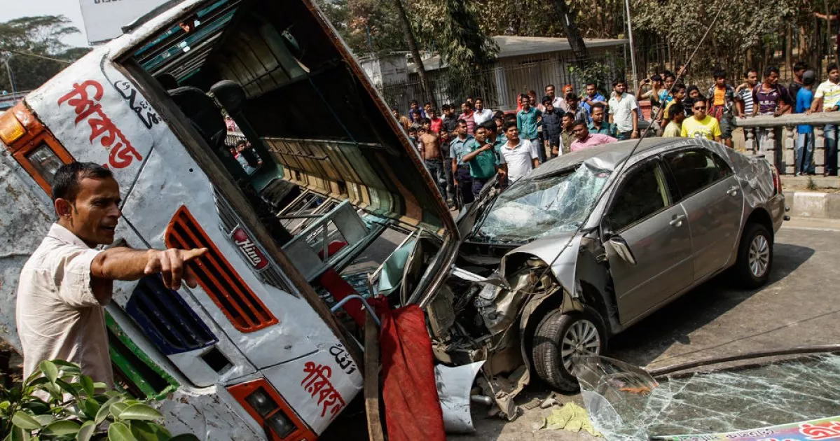 ঢাকার সড়কে নিহতদের বেশিরভাগ পথচারী: গবেষণা