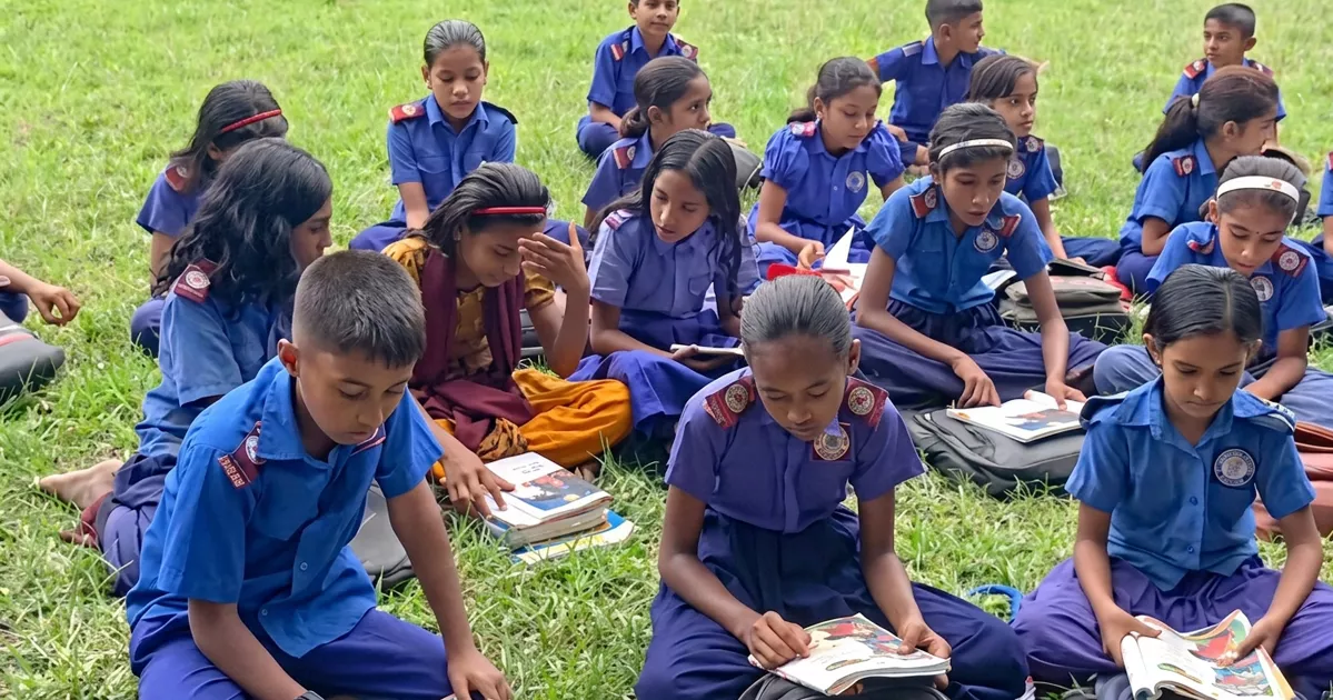 খোলা আকাশের নিচে চলছে বিদ্যালয়ের কার্যক্রম, বৃষ্টি নামলেই বন্ধ পাঠদান